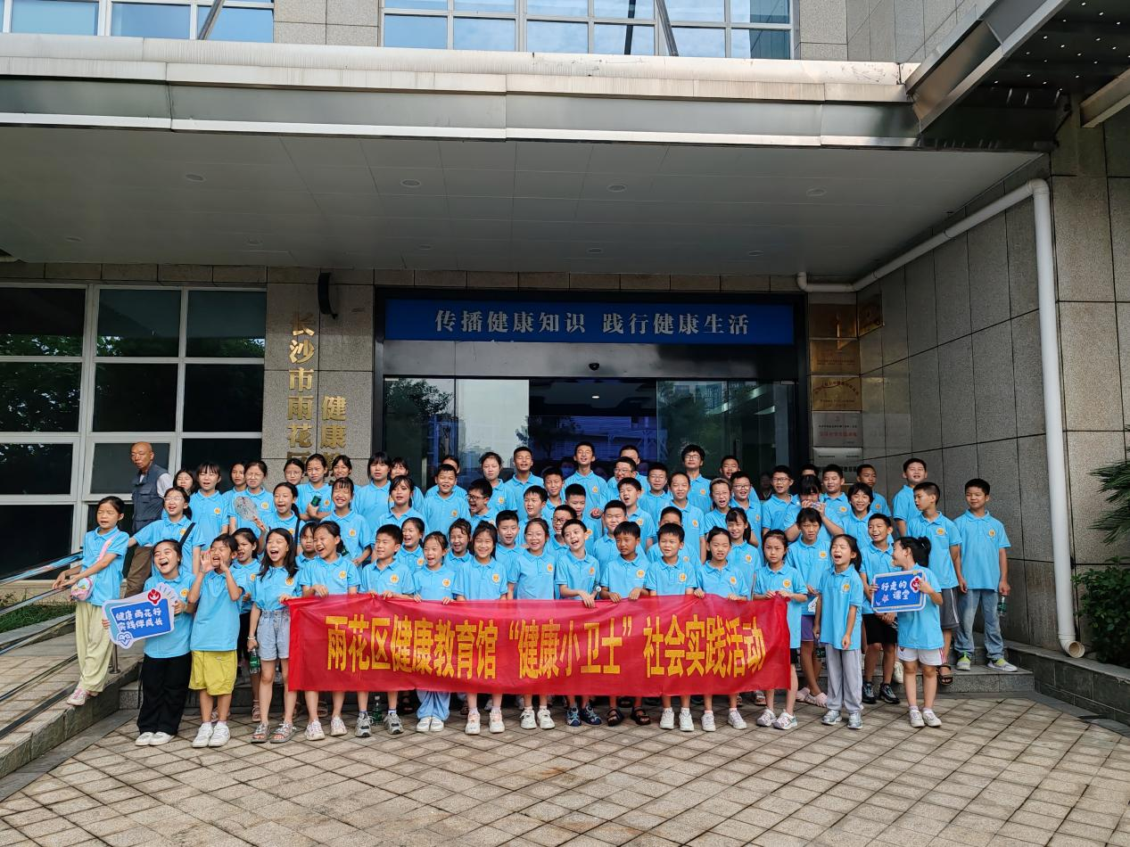 “小候鸟”探秘雨花健康教育馆：在互动中解锁健康密码