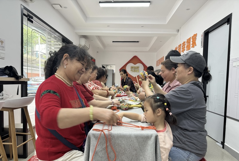 左家塘街道阿弥岭社区：清廉拂心间，“艾”意暖民情