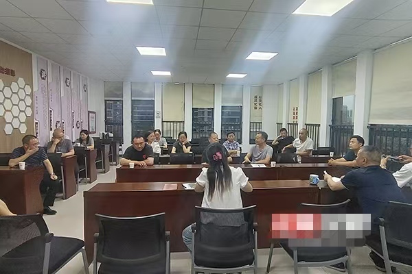 物业突然撤场，小区来了“红色管家团”